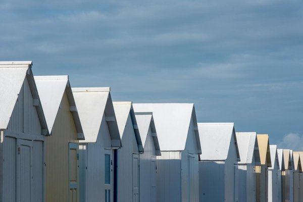 Quels sont les conseils pour un camping en région de prairies avec de jeunes enfants?